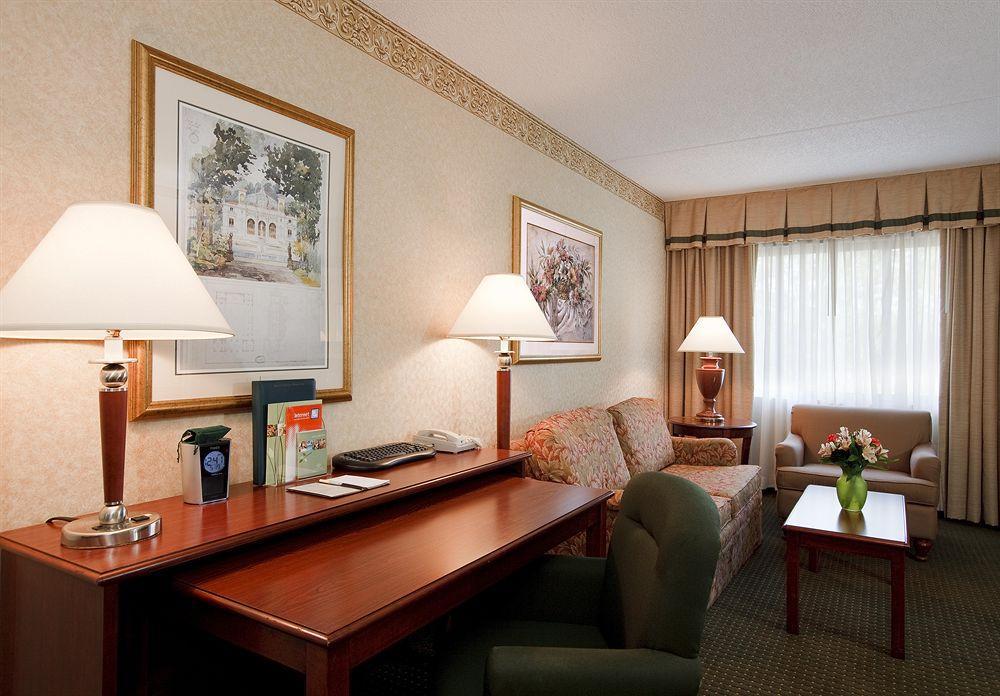 Doubletree Suites By Hilton Hotel Cincinnati - Blue Ash Sharonville Kültér fotó