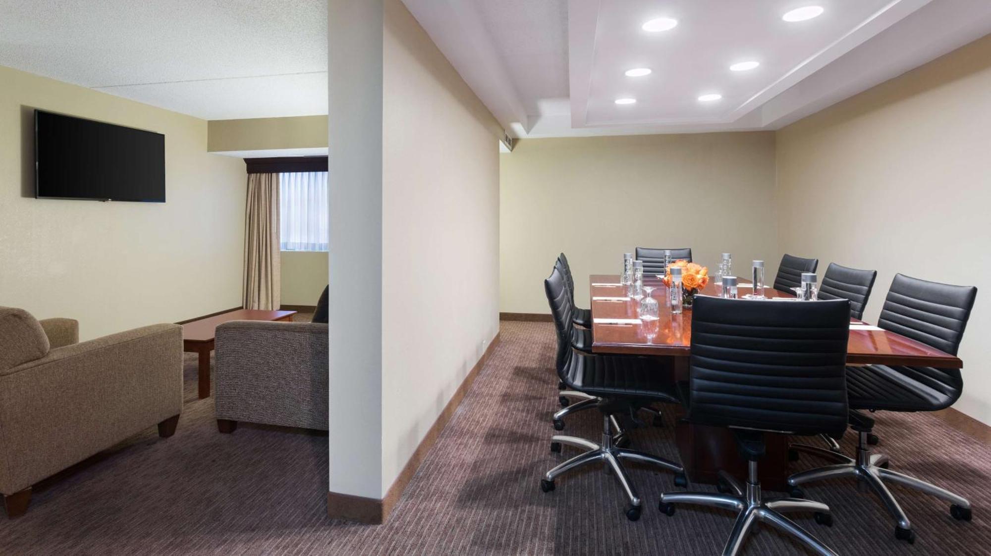 Doubletree Suites By Hilton Hotel Cincinnati - Blue Ash Sharonville Kültér fotó