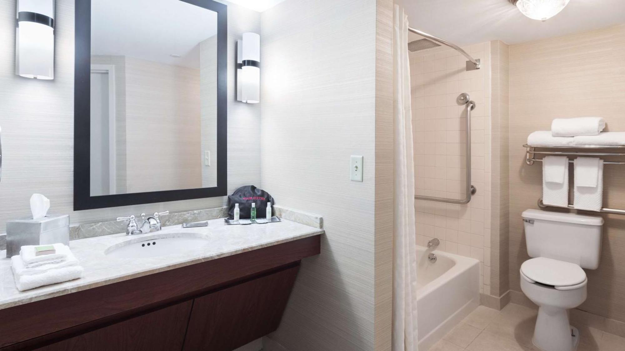 Doubletree Suites By Hilton Hotel Cincinnati - Blue Ash Sharonville Kültér fotó