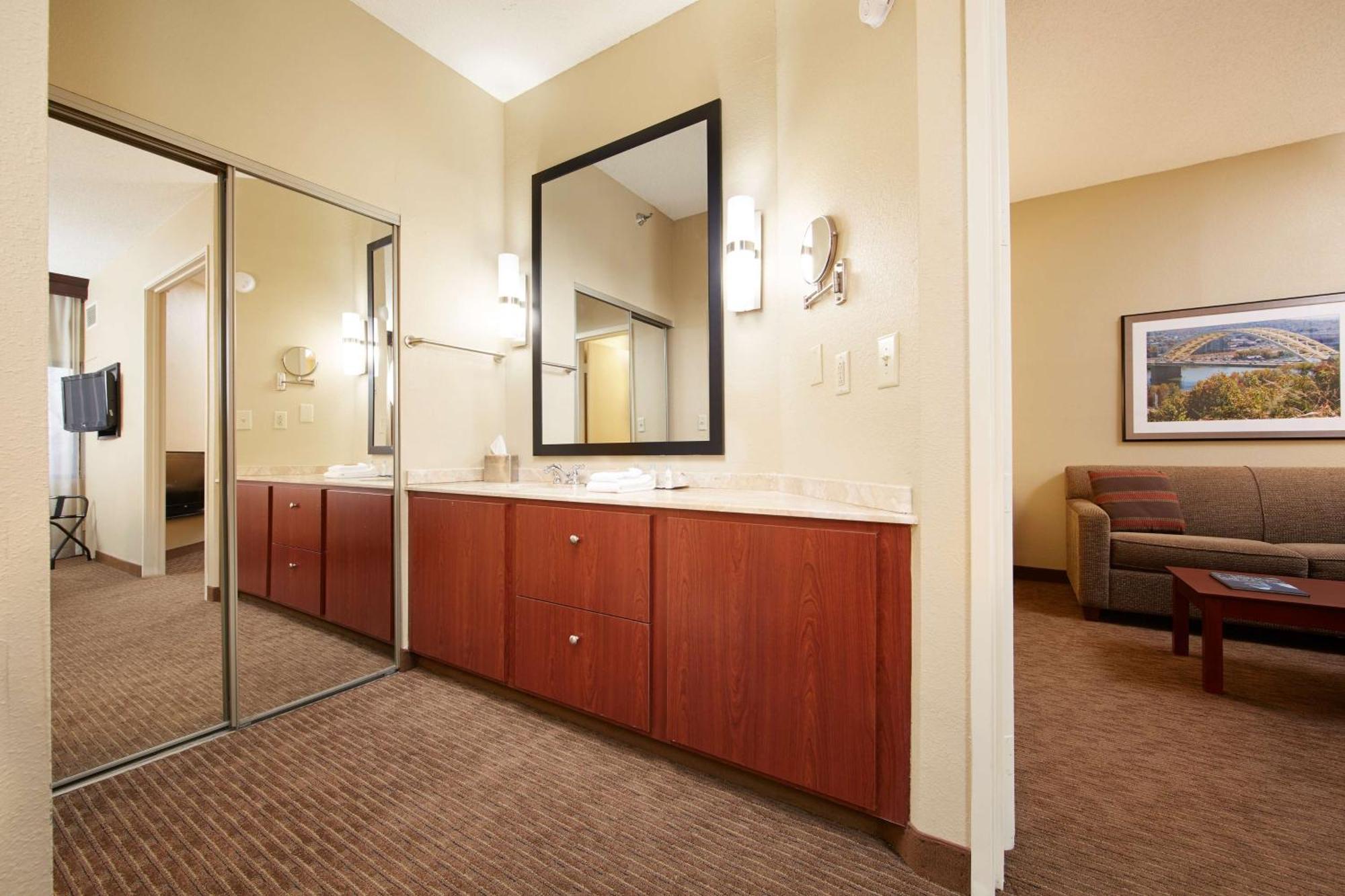 Doubletree Suites By Hilton Hotel Cincinnati - Blue Ash Sharonville Kültér fotó
