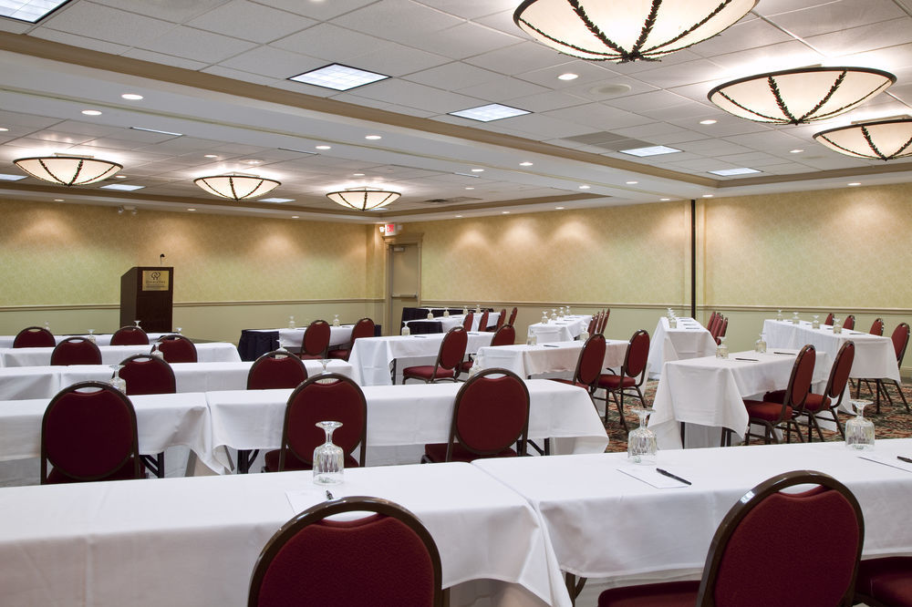 Doubletree Suites By Hilton Hotel Cincinnati - Blue Ash Sharonville Üzleti fotó